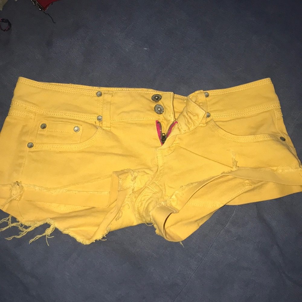 Yellow short shorts